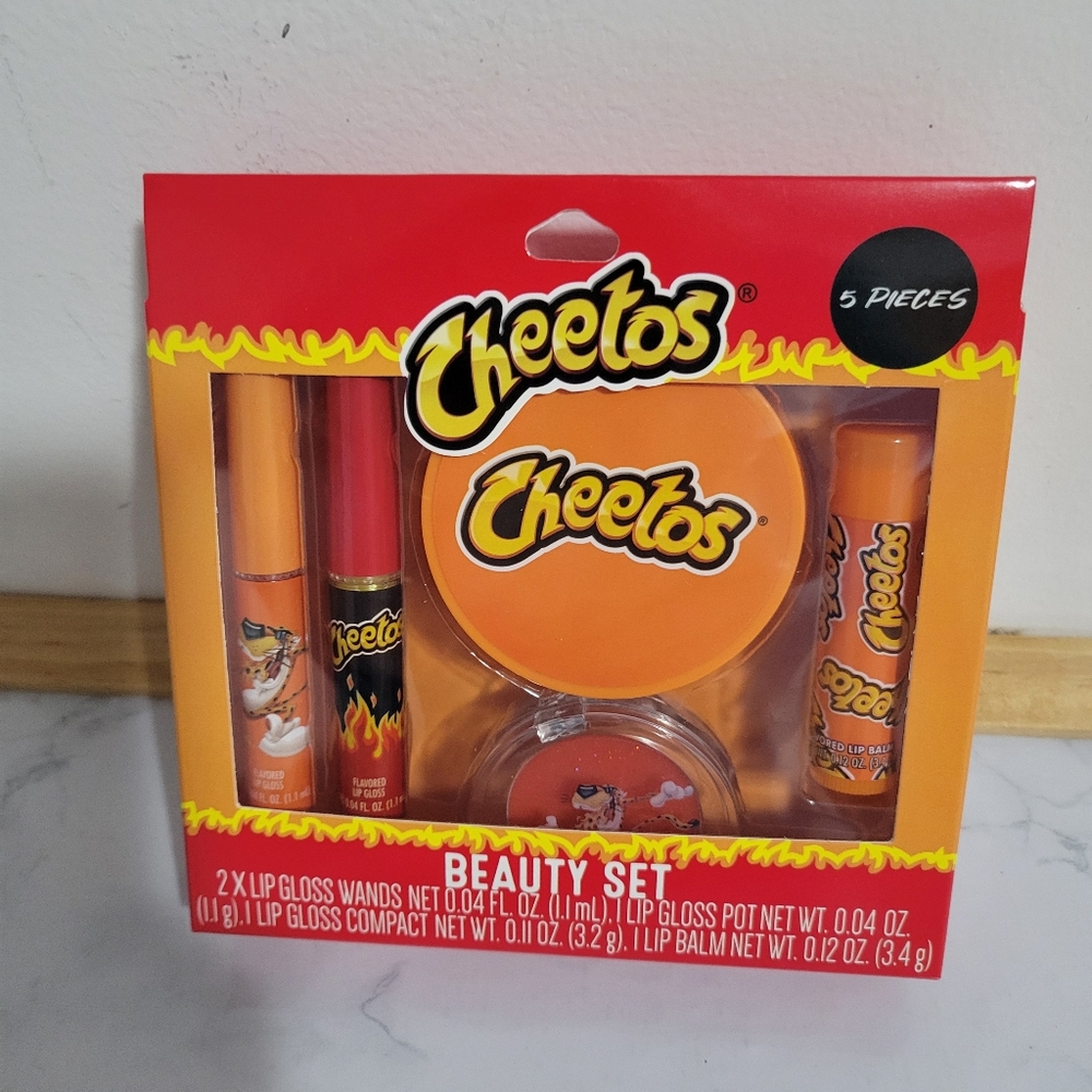 Cheetos 5 piece Beauty Set, NEW
